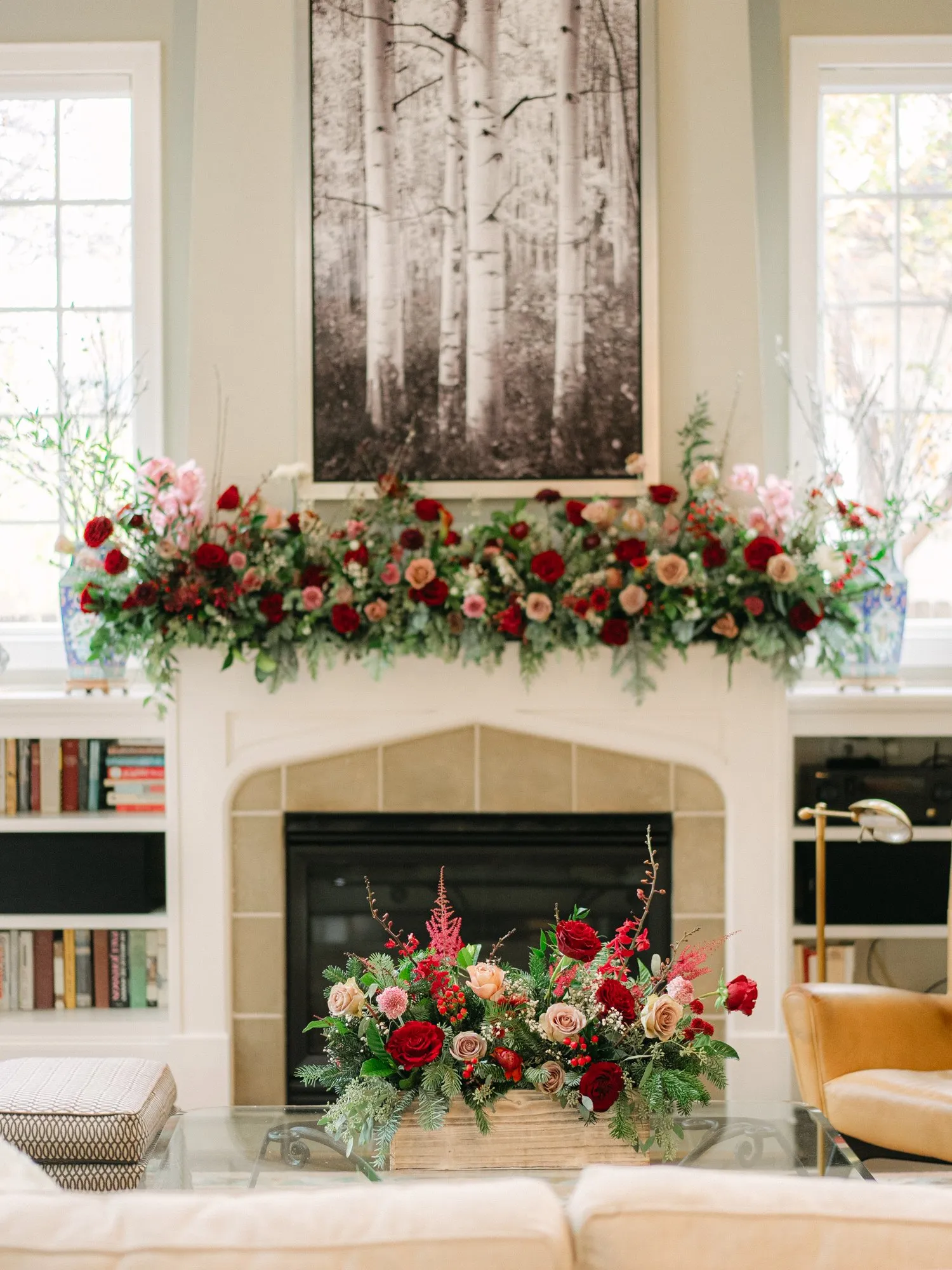 L'Esprit de Noël holiday floral design with tabletop overview