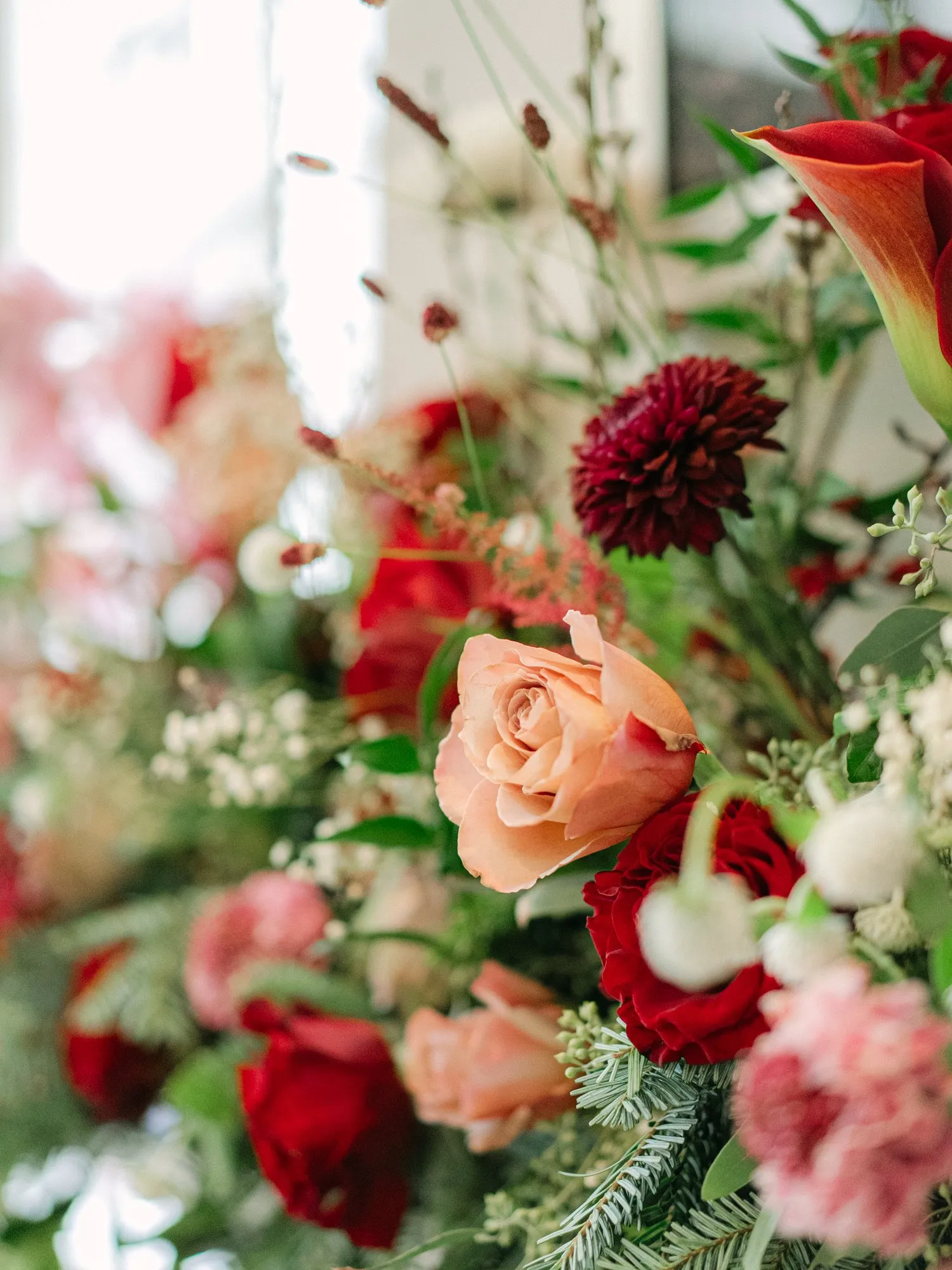 L'Esprit de Noël holiday home tour with exterior florals